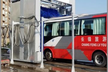 公交車(chē)站專(zhuān)用洗車(chē)機操作簡(jiǎn)單嗎[隆茂鑫晟]
